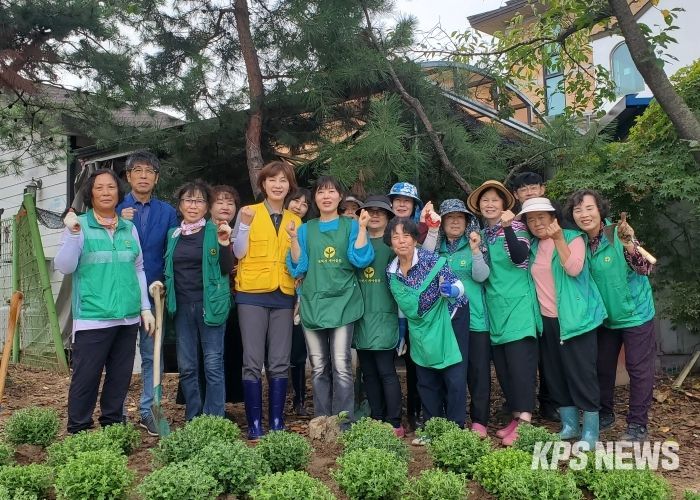 평택시 청북읍 새마을부녀회, 가을맞이 가을꽃 식재로 청북읍 ‘새단장’
