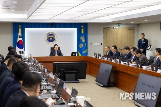 제15회 대통령 주재 수석·보좌관 회의