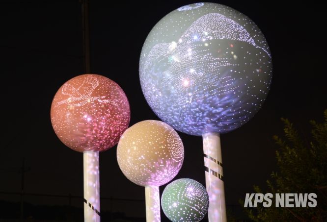 심학산 빛의 거리에 설치된 미디어아트 조형물