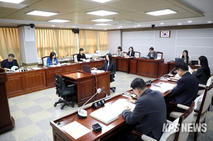 수원특례시의회 보건복지위원회, 조례안 등 안건심사