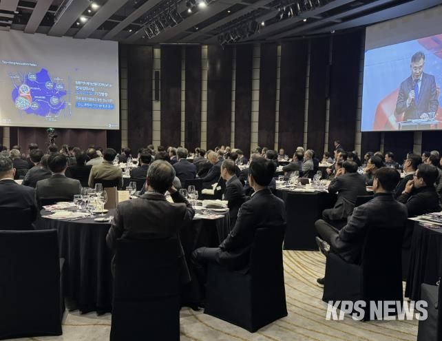 황규돈 수원시 경제자유구역추진단장이 수원 경제자유구역을 소개하고 있다.
