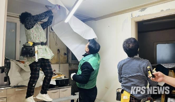 수원시 팔달구 매교동 새마을지도자협의회, 홀몸어르신을 위한 도배장판 지원사업 진행