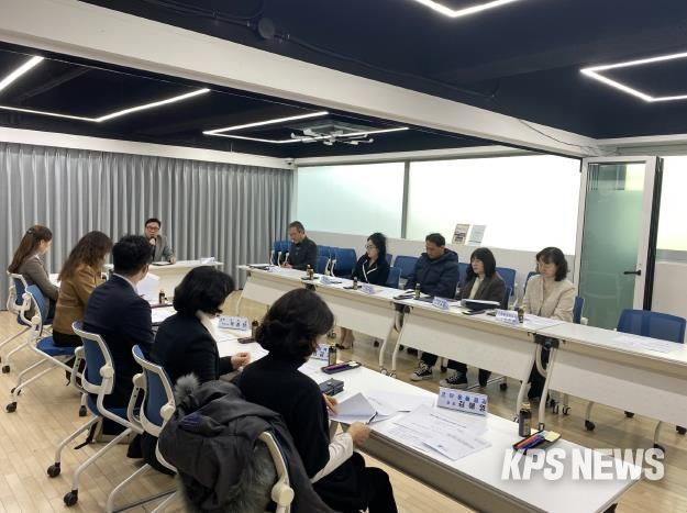 수원시가 2025년 하반기 아동급식위원회 심의를 하고 있다.