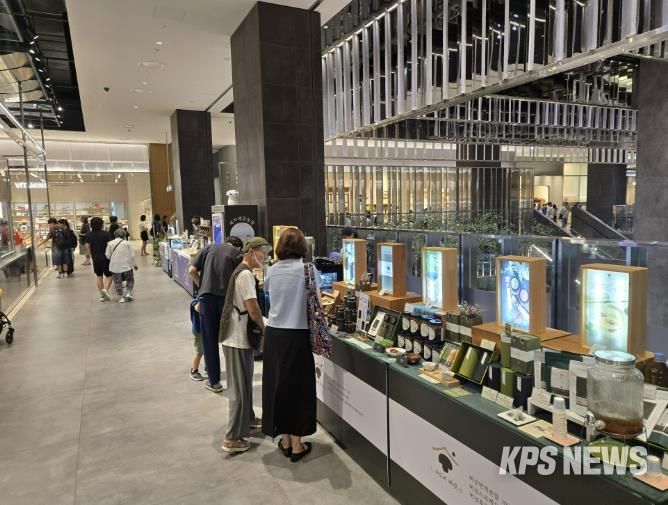 용인특례시 농산물종합가공지원센터는 지난해 센터 농식품 창업보육기업과 대형백화점을 연계한 팝업스토어 판매 지원사업을 진행했다.