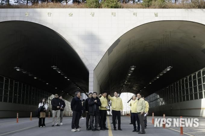 정명근 화성특례시장이 현장점검을 하고 있다