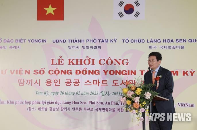 이상일 용인특례시장이 지난해 2월 26일(현지시각) 베트남 국제연꽃마을에서 개최한 용인 스마트 디지털도서관 착공식에 참석했다.