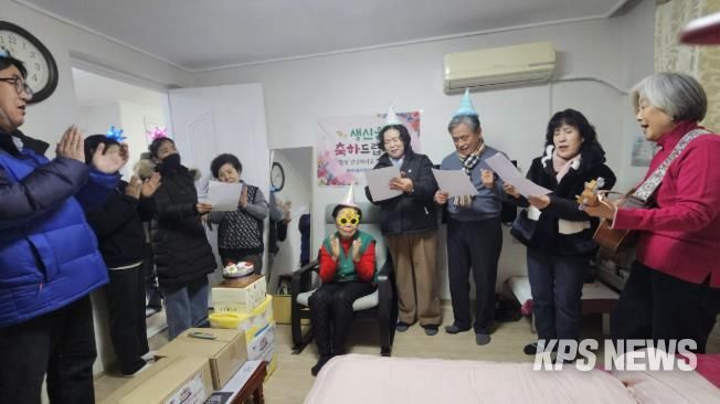 수원시 권선구 권선2동 지역사회보장협의체, 찾아가는 저소득 홀몸노인 생신축하 사업 추진