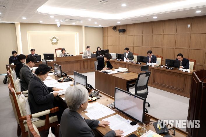 수원특례시의회 기획경제위원회 조례안 심사