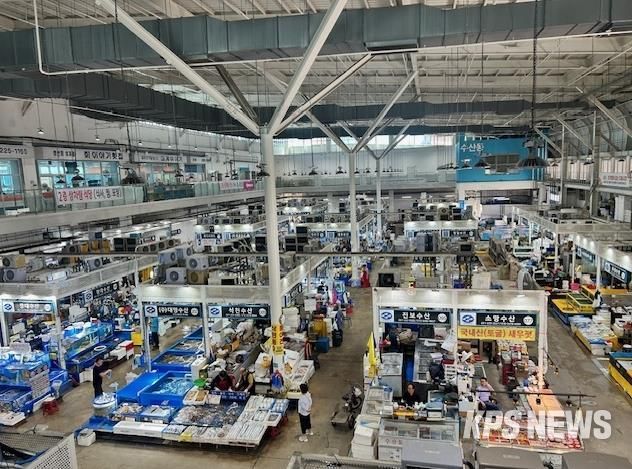 수원시농수산물도매시장 수산동 전경