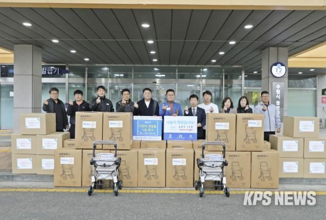 수원남부 로타리클럽 권선구에 실버카 20대, 청소년 위생용품 전달