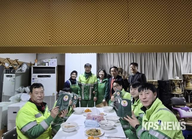 수원시 권선구 세류3동 새마을부녀회, 설 명절 앞두고 환경관리원에게 전한 따뜻한 떡국 한 그릇