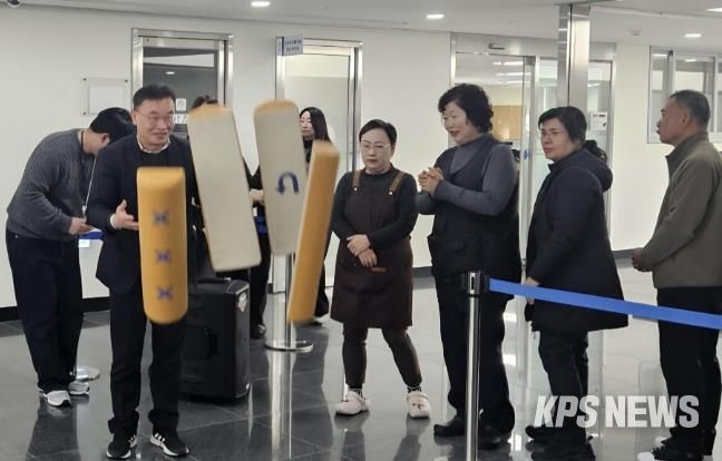 수원시 팔달구, 설 맞이 '행운의 윷 던지기' 직원 격려 이벤트 열어