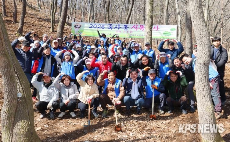 안성시 삼죽면 국사봉산악회, 국사봉 등산로 식목행사 실시
