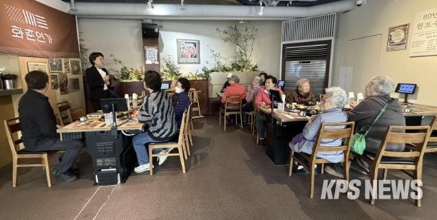 수원시 권선구 금곡동 정성 담은 한상, 화춘연가에서 어르신 점심식사 대접