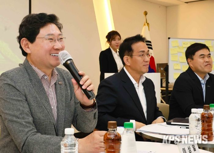 29일 청곡초에서 이상일 시장은 하갈동 주민들과 기흥중 통학로 안전 확보 방안을 논의했다