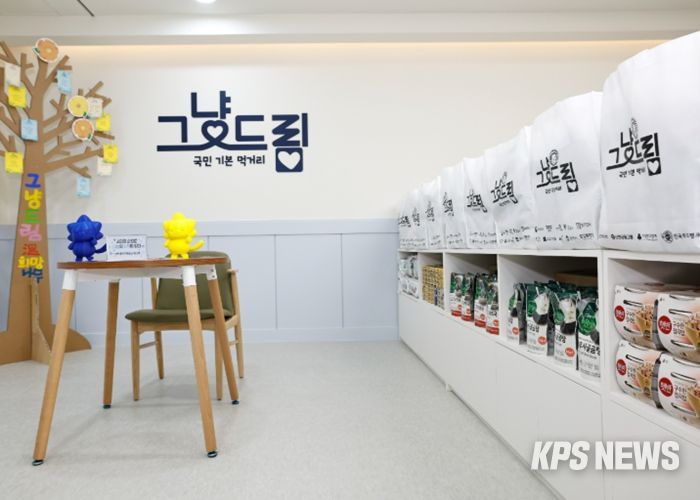 2월부터 리모델링 중인 화성특례시 나래울복지관 '그냥드림'의 내부 모습. 서연이음터‘코리요 모형’, 목공 시민프로젝트 통한 ‘의자’ 등을 기부받았다.